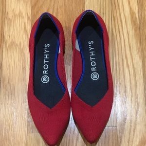 Chili Red Rothy’s flat shoes.